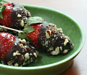 foods live longer - nuts berries chocolate