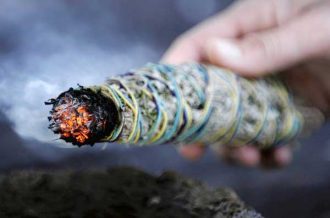 the-art-of-smudging-a-shamanic-cleansing-ritual-1