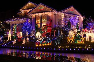 santa-claus-the-ultimate-fake-news-conspiracy-christmas-lights