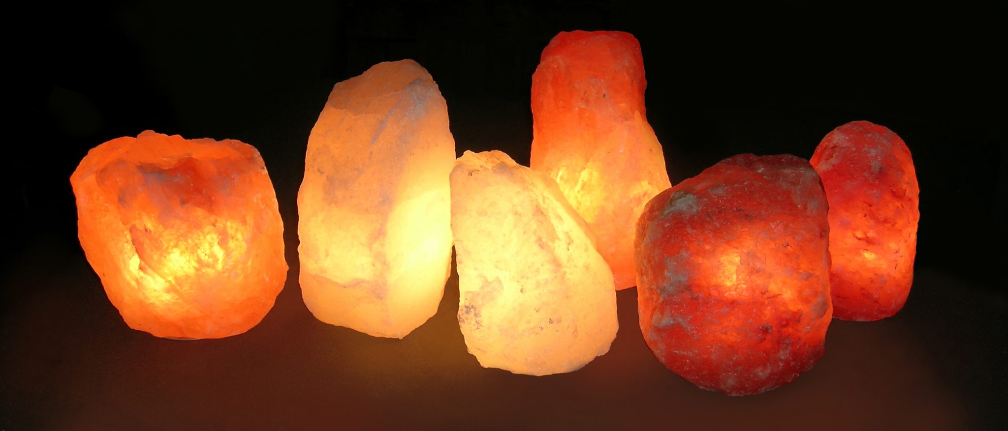 why-you-should-have-a-himalayan-crystal-salt-lamp-in-every-room-of-your-house-fb1