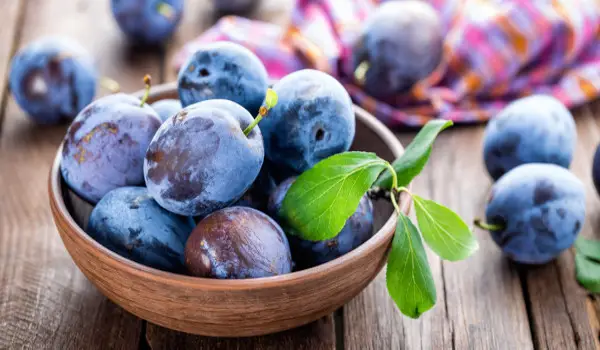 11 Reasons to Love Plums